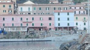 lavori portuali cassoni molo verde isola del giglio giglionews