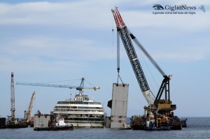 installazione ultimo cassone costa concordia isola del giglio giglionews