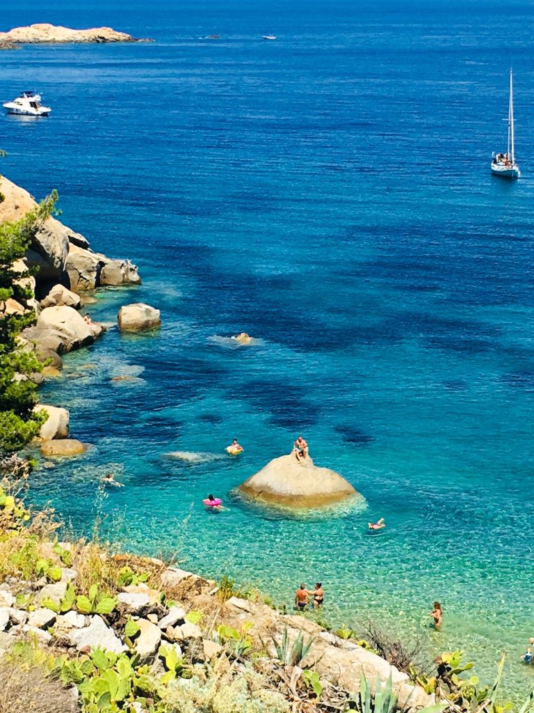 colore del mondo poesia tonino ansaldo isolotto cannelle processione isola del giglio giglionews