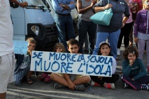 protesta sciopero scuola giglionews isola del giglio
