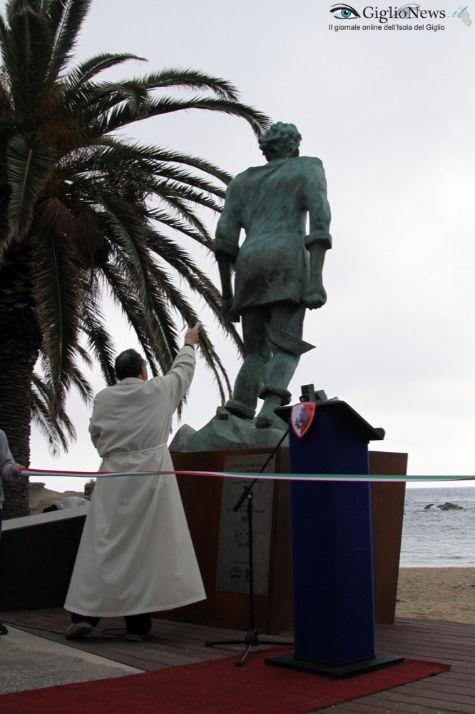 statua talani neri smit concordia isola del giglio giglionews