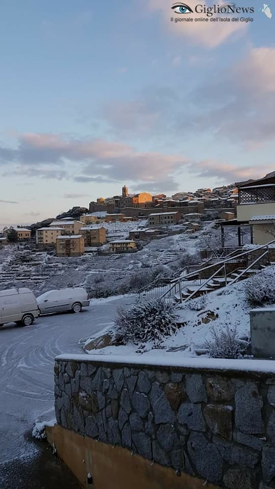 gloria neve isola del giglio castello