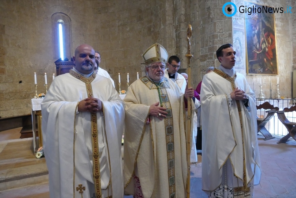 giornata speciale ordinazione don carlo don stefano isola del giglio giglionews