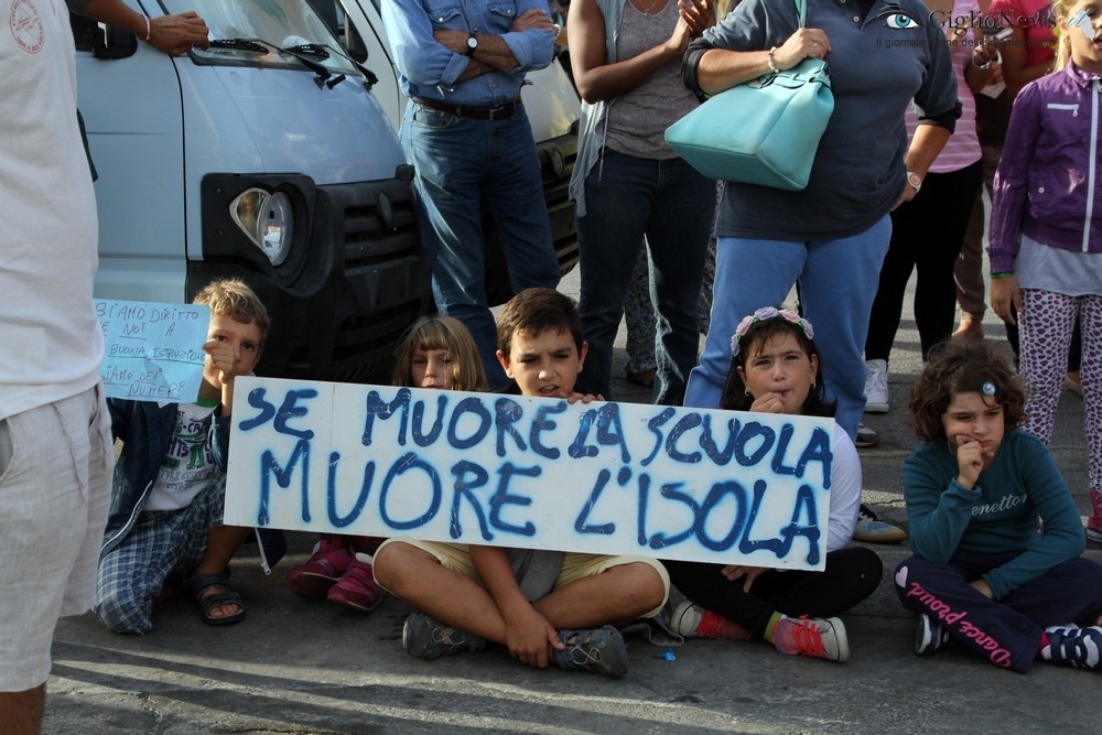 protesta sciopero scuola giglionews isola del giglio