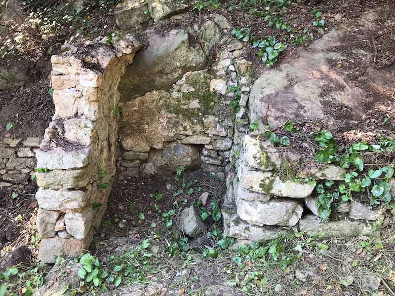 Zona le Fonti, mulattiera Porto - Castello, vecchie fonti isola del giglio giglionews