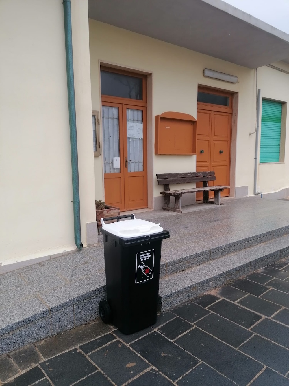 cassonetto_farmaci_campese300126