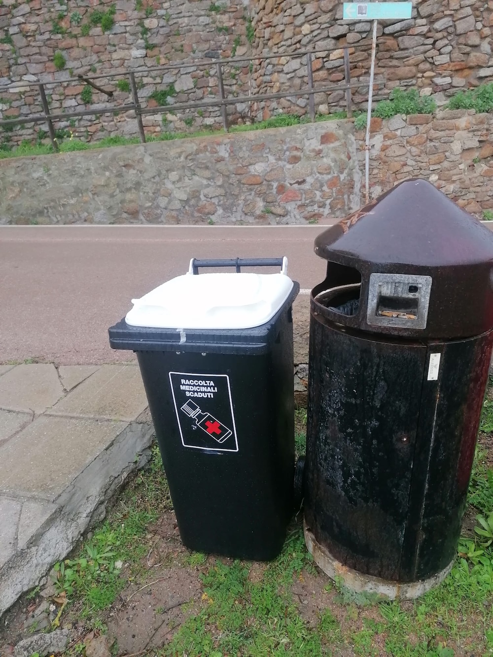 cassonetto_farmaci_castello300126