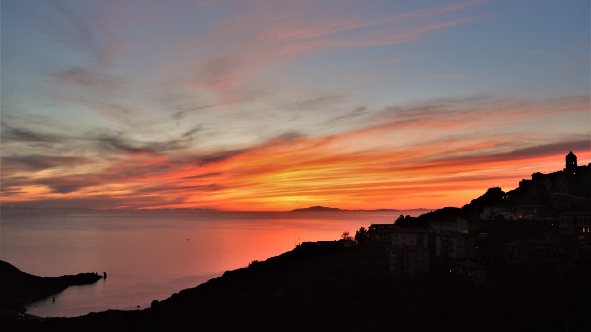 Isola del giglio castello campese tramonto giglionews