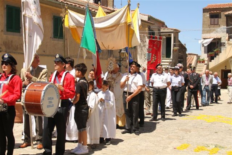 corpus domini isola del giglio giglionews