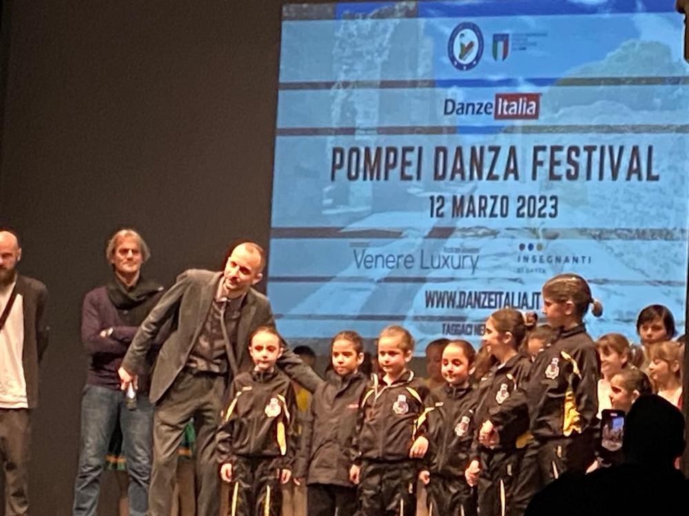 danza_giglio_pompei120323090323_1