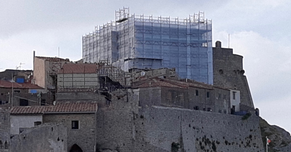 lavori rocca cantieri fermi isola del giglio giglionews