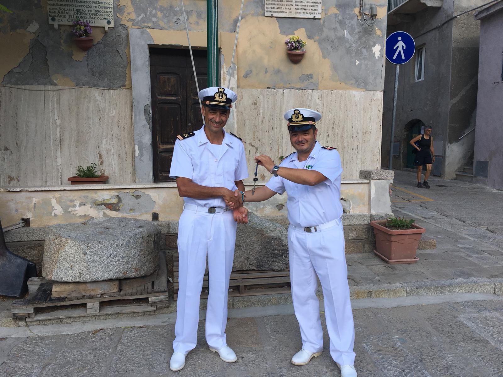 passaggio di consegne guardia costiera isola del giglio giglionews