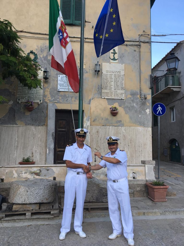 passaggio di consegne guardia costiera isola del giglio giglionews