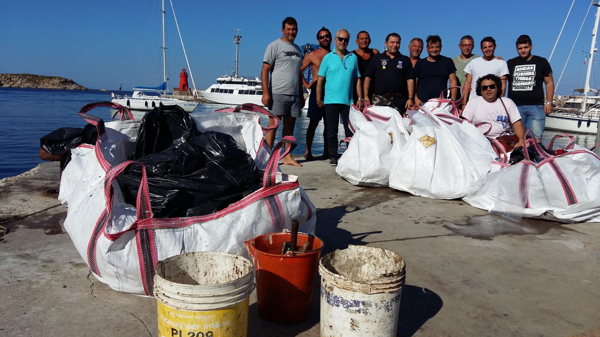 pulizia cala molella monella isola del giglio giglionews