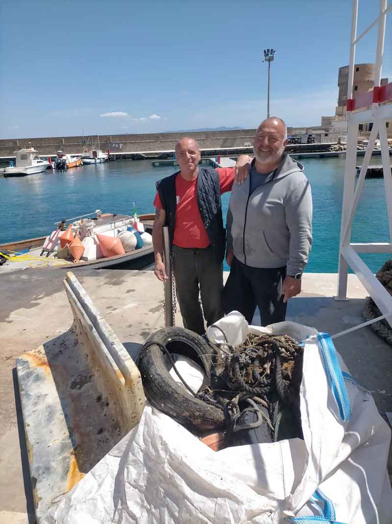 pulizia fondali porto pescatori isola del giglio giglionews