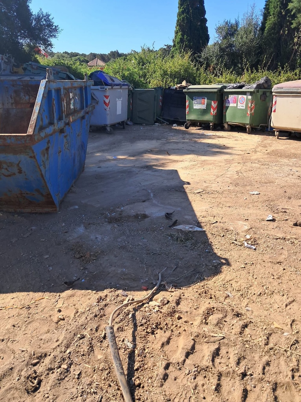 pulizia_rifiuti_discarica_giannutri120725_2