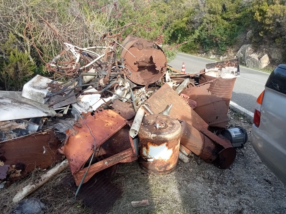scoglio_pulito_rifiuti_strada_campese241026_4