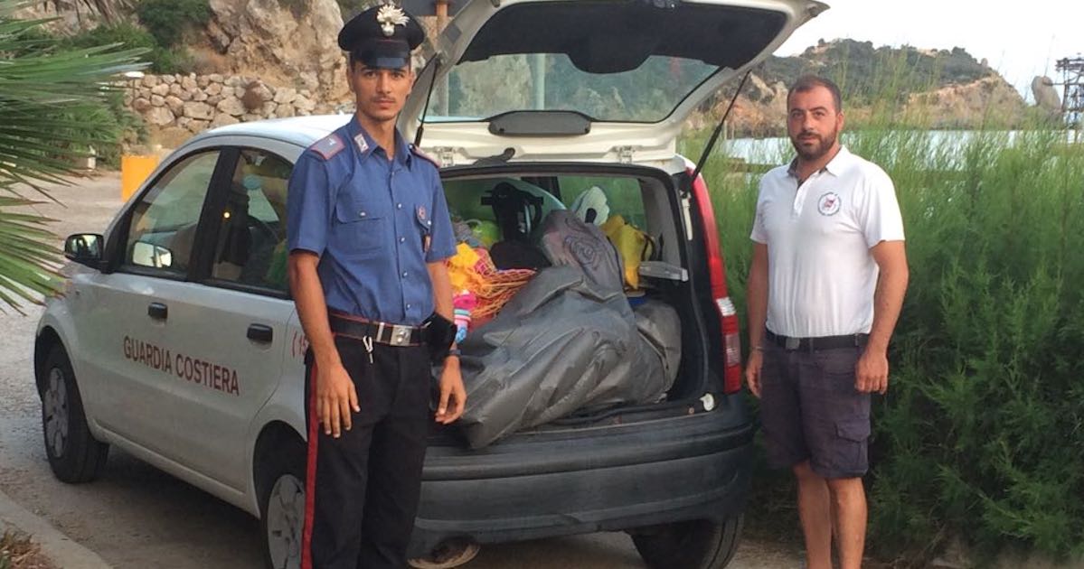 blitz spiaggia sequestro ombrelloni isola del giglio giglionews guardia costiera carabinieri